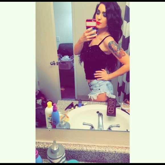 Meet your Posher, Lisa - Picture 2 of 2